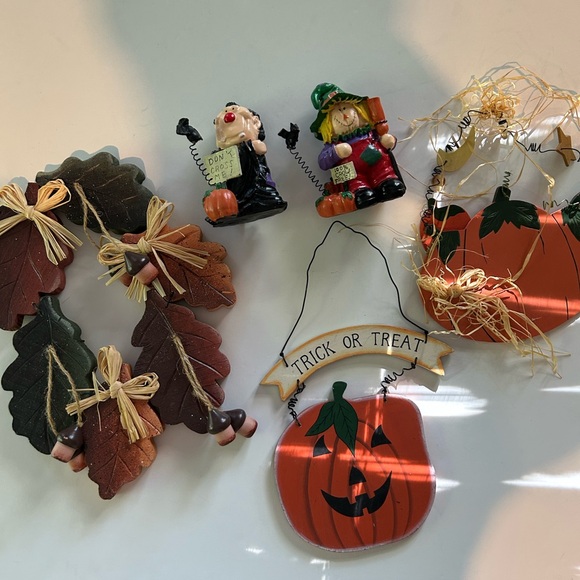 5 PIECE FALL / HALLOWEEN LOT LEAVES & PUMPKIN WOOD DECOR & SCARECROW, DRACULA - Picture 2 of 12